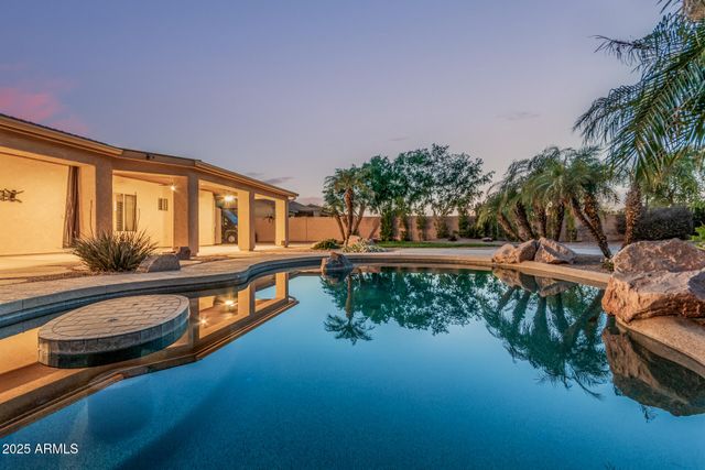 8220 W Mariposa Grande Lane, Peoria, AZ 85383
