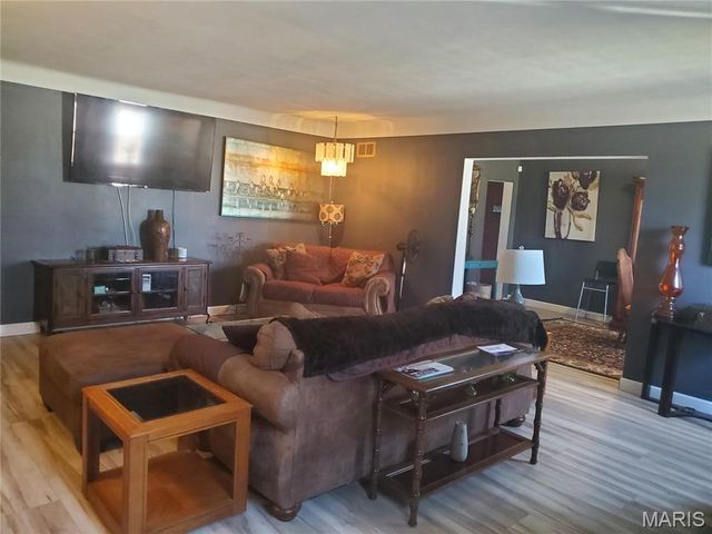 861 Pershing Street, East St Louis, IL 62203