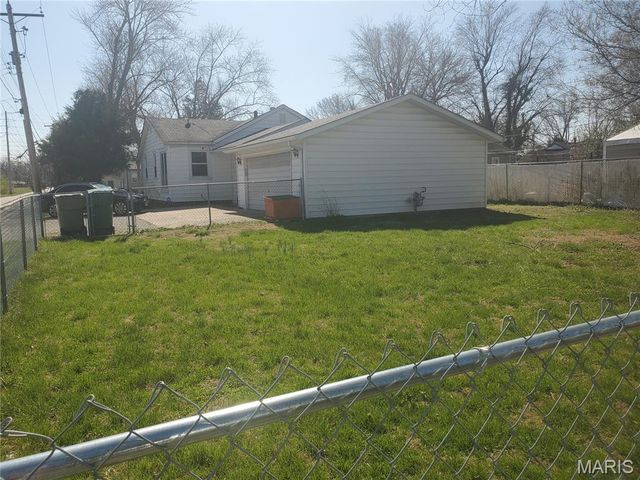 861 Pershing Street, East St Louis, IL 62203