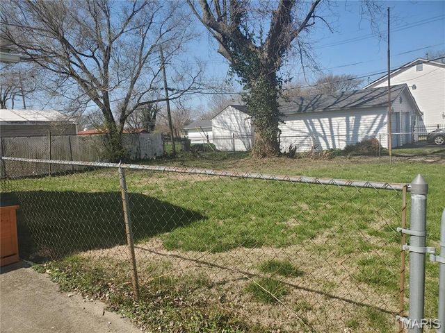 861 Pershing Street, East St Louis, IL 62203
