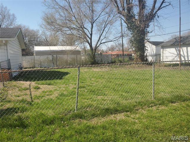 861 Pershing Street, East St Louis, IL 62203