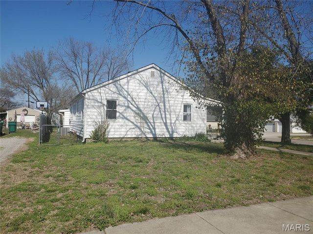 861 Pershing Street, East St Louis, IL 62203