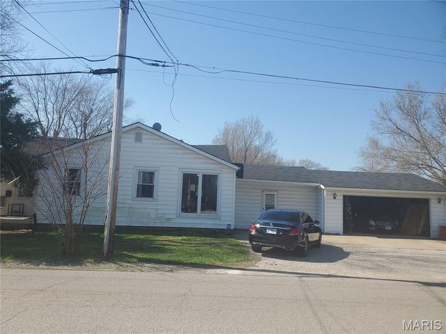 861 Pershing Street, East St Louis, IL 62203