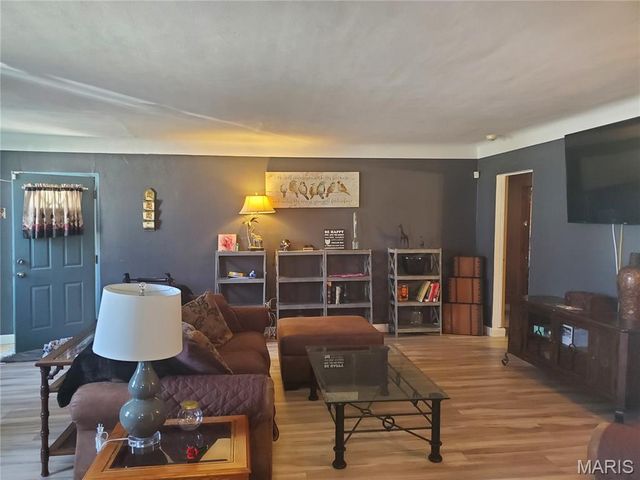 861 Pershing Street, East St Louis, IL 62203