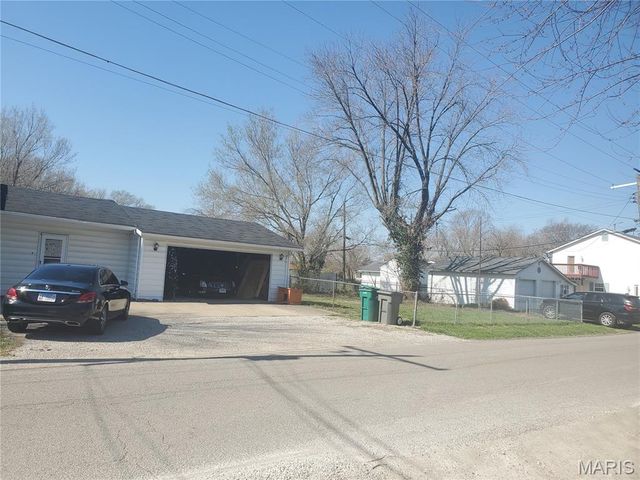 861 Pershing Street, East St Louis, IL 62203