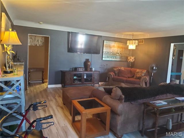 861 Pershing Street, East St Louis, IL 62203