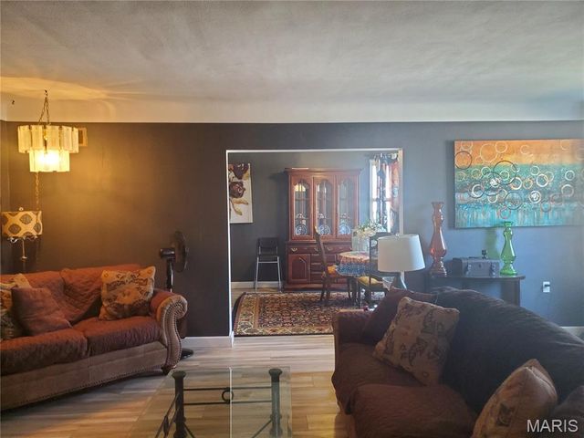 861 Pershing Street, East St Louis, IL 62203