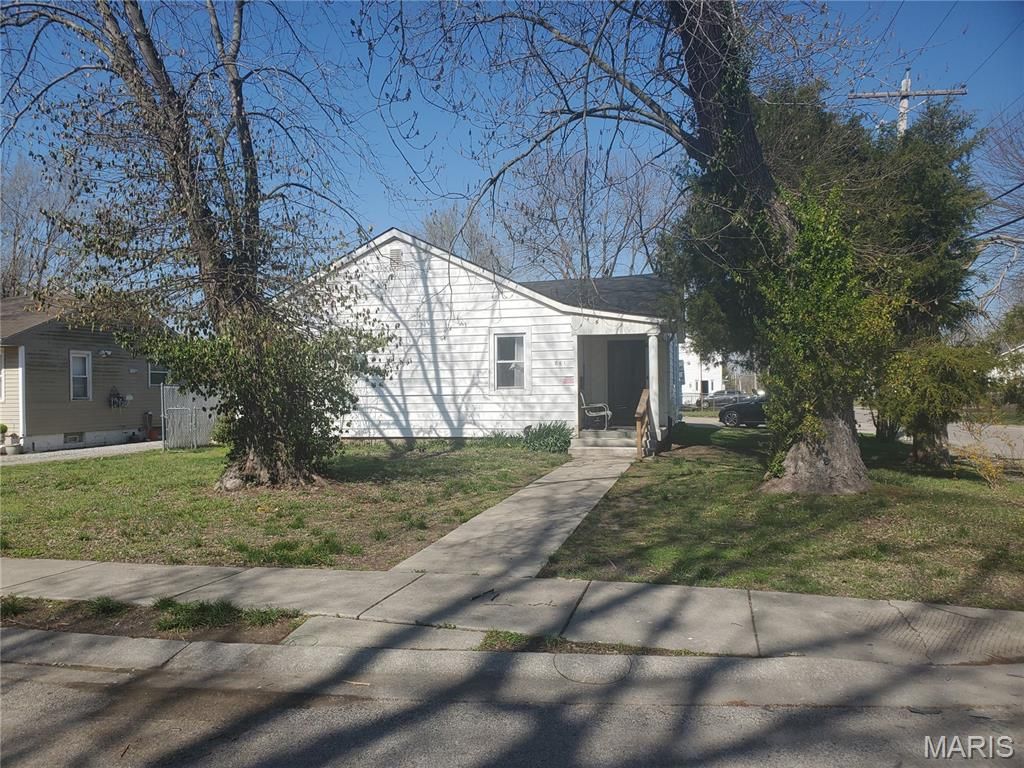 861 Pershing Street, East St Louis, IL 62203