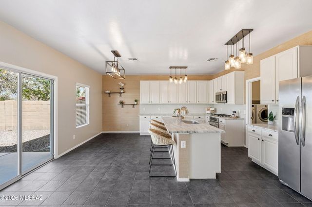 5752 W King Snake Drive, Tucson, AZ 85742