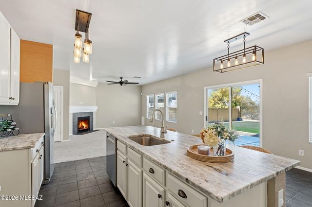 5752 W King Snake Drive, Tucson, AZ 85742