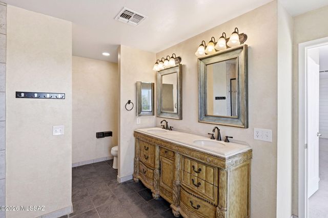 5752 W King Snake Drive, Tucson, AZ 85742