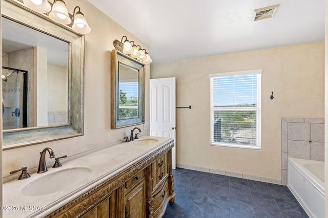 5752 W King Snake Drive, Tucson, AZ 85742