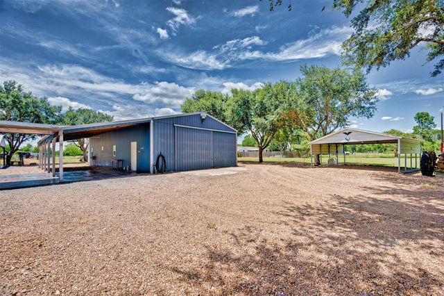 23104 Hopkins Lane, Damon, TX 77430