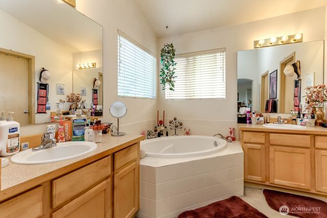 2986 S 296th Street, Federal Way, WA 98003