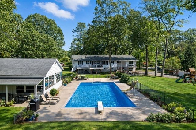 534 Forest St, Methuen, MA 01844