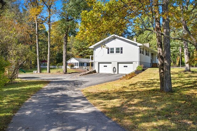 534 Forest St, Methuen, MA 01844