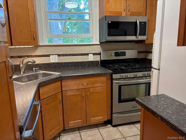 52 L Glen Keith Road 52 L, Glen Cove, NY 11542
