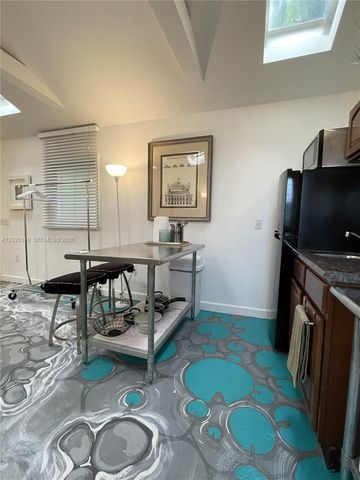 118 NW 24th St, Miami, FL 33127