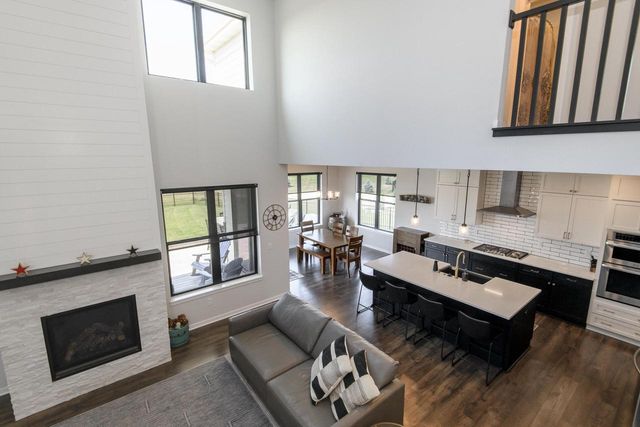 35105 Castle Rock DRIVE, Oconomowoc, WI 53066