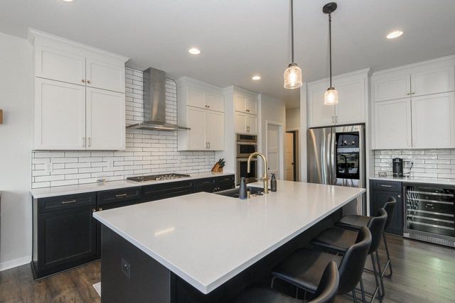 35105 Castle Rock DRIVE, Oconomowoc, WI 53066