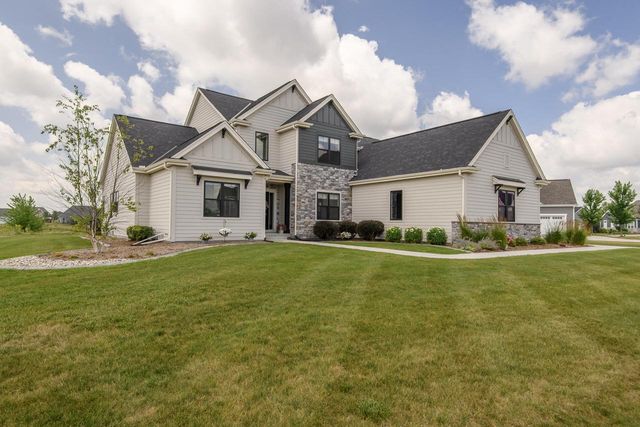 35105 Castle Rock DRIVE, Oconomowoc, WI 53066