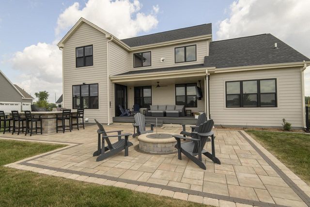 35105 Castle Rock DRIVE, Oconomowoc, WI 53066