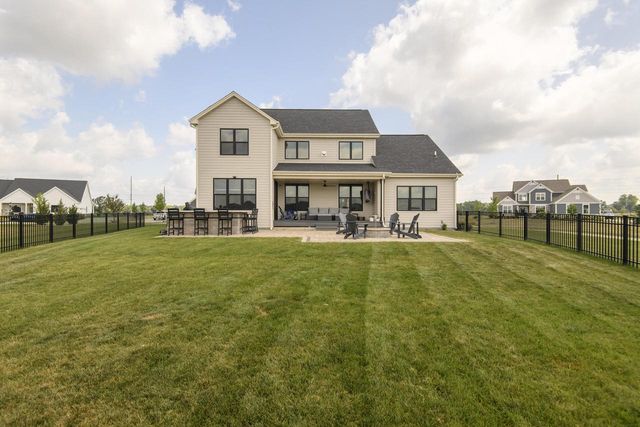 35105 Castle Rock DRIVE, Oconomowoc, WI 53066