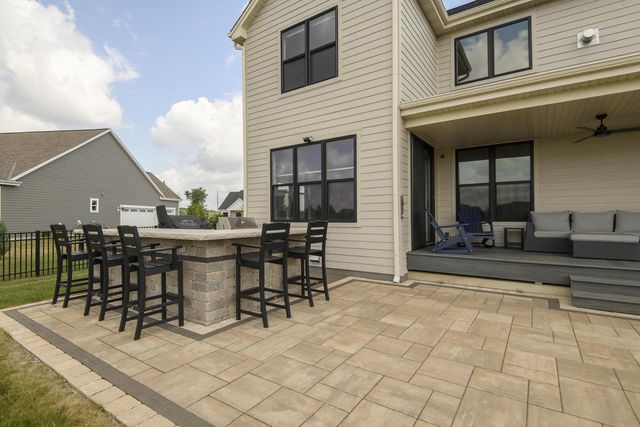 35105 Castle Rock DRIVE, Oconomowoc, WI 53066