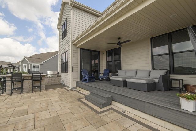 35105 Castle Rock DRIVE, Oconomowoc, WI 53066