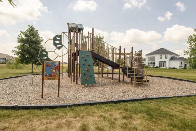 35105 Castle Rock DRIVE, Oconomowoc, WI 53066