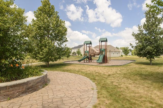 35105 Castle Rock DRIVE, Oconomowoc, WI 53066