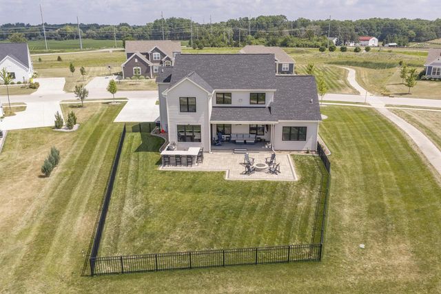 35105 Castle Rock DRIVE, Oconomowoc, WI 53066