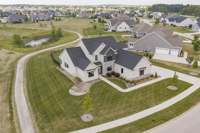 35105 Castle Rock DRIVE, Oconomowoc, WI 53066