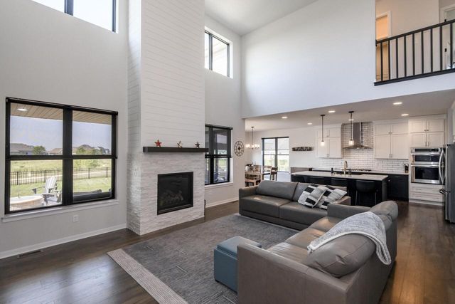 35105 Castle Rock DRIVE, Oconomowoc, WI 53066