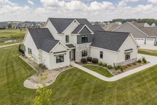 35105 Castle Rock DRIVE, Oconomowoc, WI 53066