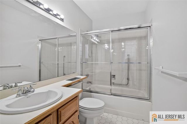 40 Rutland Lane 40B, Monroe, NJ 08831