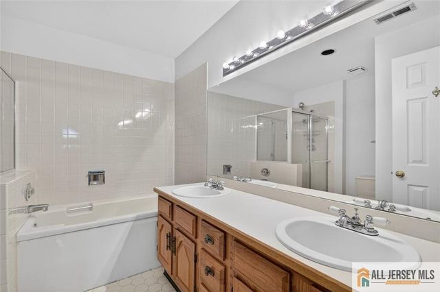 40 Rutland Lane 40B, Monroe, NJ 08831