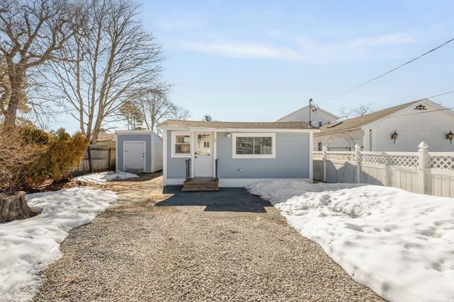6 Wildwood Ave, Wareham, MA 02571