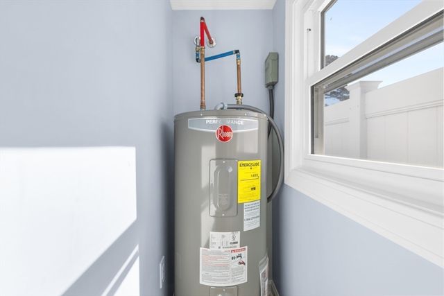 6 Wildwood Ave, Wareham, MA 02571