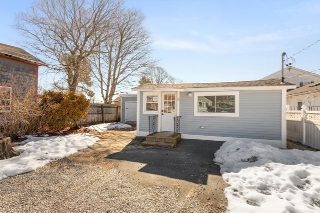6 Wildwood Ave, Wareham, MA 02571