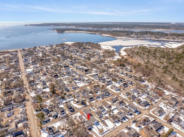 6 Wildwood Ave, Wareham, MA 02571