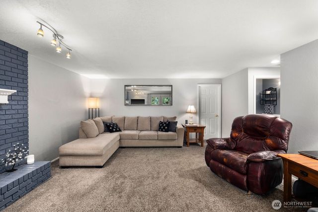 28919 211th Avenue SE, Kent, WA 98042