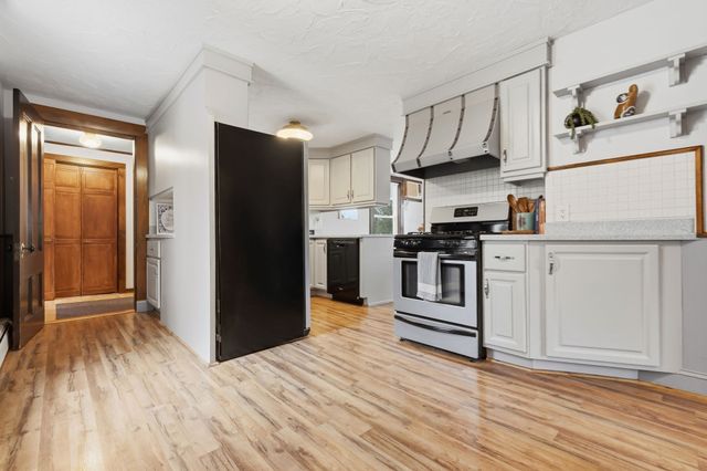 4 Longfellow St, Beverly, MA 01915