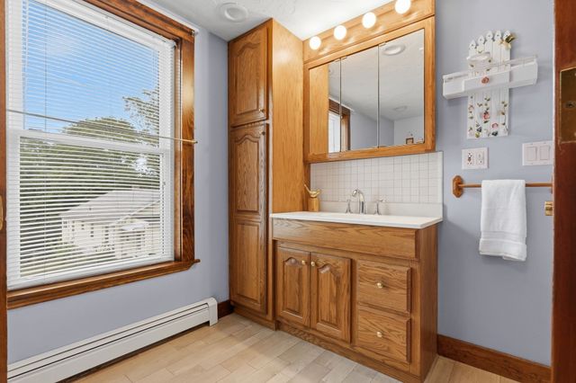 4 Longfellow St, Beverly, MA 01915