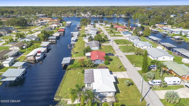 1617 Paradise Lane, Astor, FL 32102