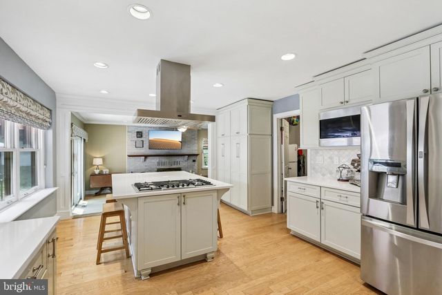 10 E RED OAK DR, Voorhees, NJ 08043