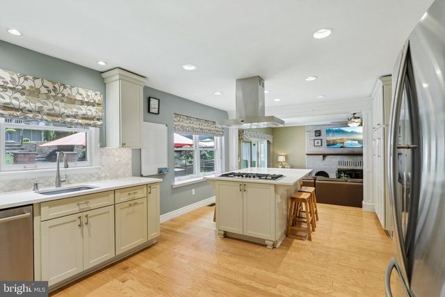 10 E RED OAK DR, Voorhees, NJ 08043