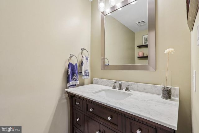 10 E RED OAK DR, Voorhees, NJ 08043