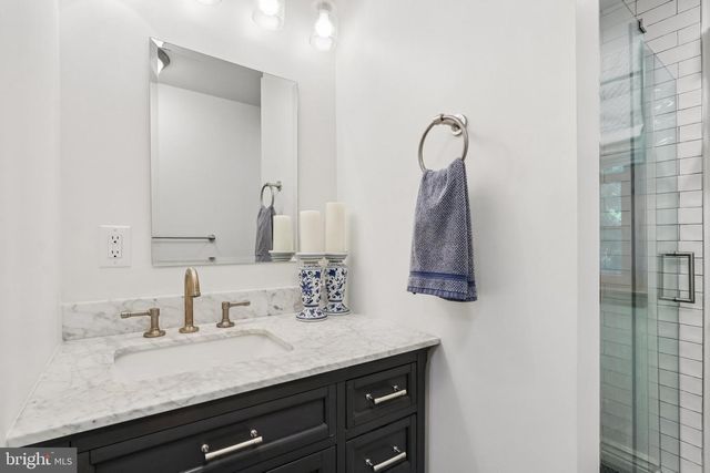 10 E RED OAK DR, Voorhees, NJ 08043