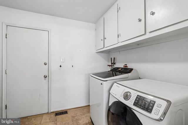 10 E RED OAK DR, Voorhees, NJ 08043